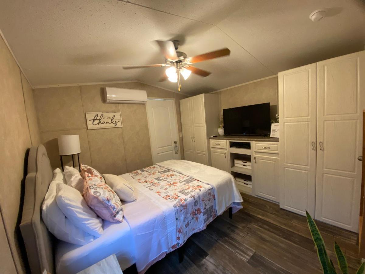 Your Own Cozy Tiny Home Austell Exterior foto